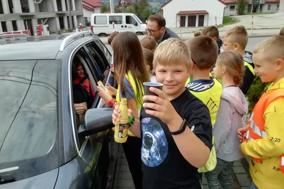 Punkt kontroli kierowców pod szkołą. Za wykroczenie mandat i... sok z cytryny - zdjęcie 13