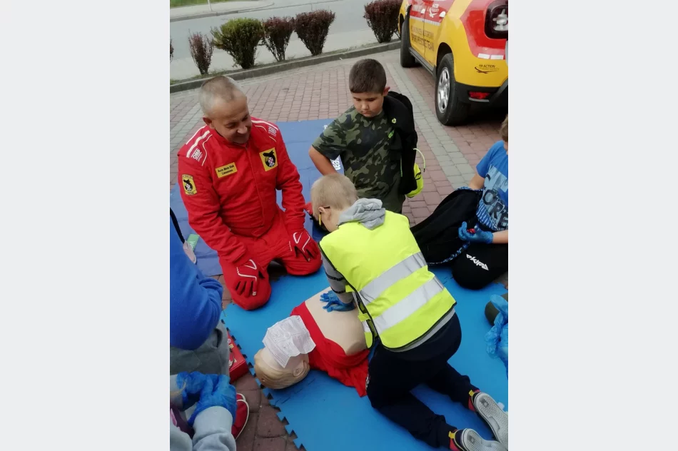 Punkt kontroli kierowców pod szkołą. Za wykroczenie mandat i... sok z cytryny - zdjęcie 15