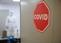 Blisko 800 nowych zakażeń z kilkanaście zgonów z powodu COVID-19 - zdjęcie główne