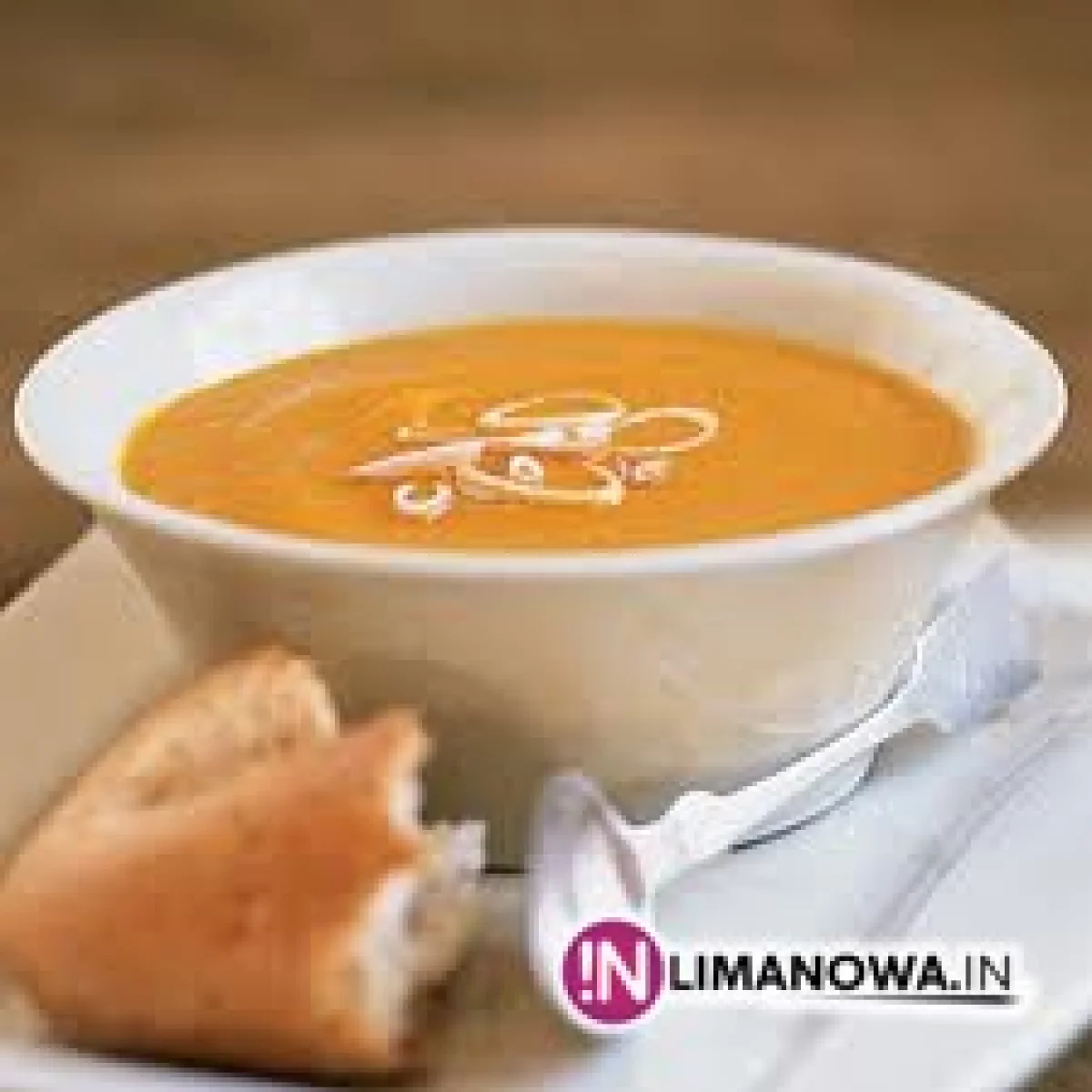 Korzenna zupa marchewkowa