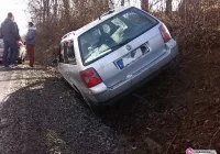 Straciła panowanie nad autem, wjechało do rowu - zdjęcie główne