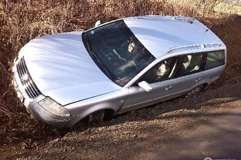 Straciła panowanie nad autem, wjechało do rowu - zdjęcie 3