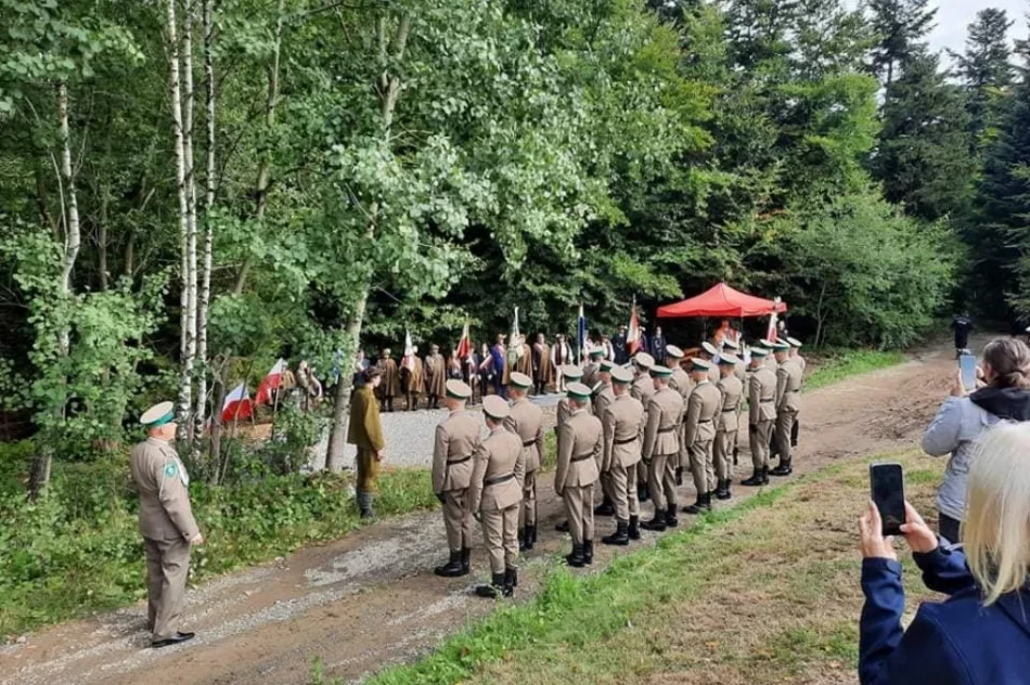 To miejsce jest ewenementem w skali kraju - obelisk na dawnym alianckim zrzutowisku - zdjęcie 2