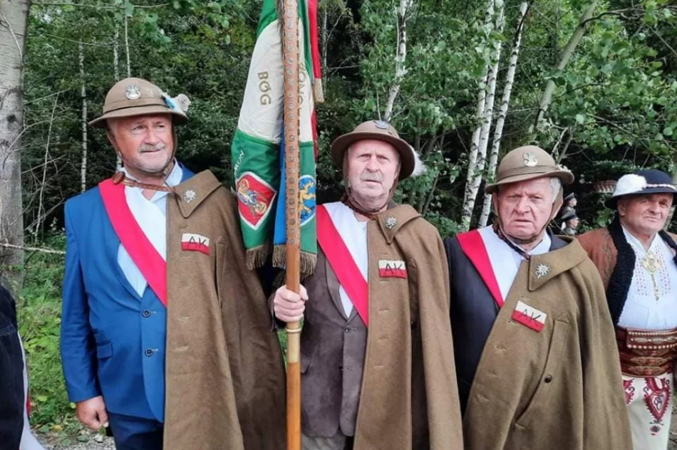 To miejsce jest ewenementem w skali kraju - obelisk na dawnym alianckim zrzutowisku - zdjęcie 13