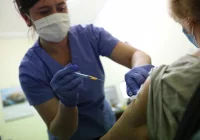 W tym tygodniu informacja o szczepieniach seniorów trzecią dawką - zdjęcie główne