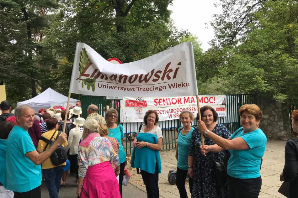  Członkowie Limanowskiego Uniwersytetu Trzeciego Wieku na VIII Międzynarodowych SENIORALIACH w Krakowie  - zdjęcie 4
