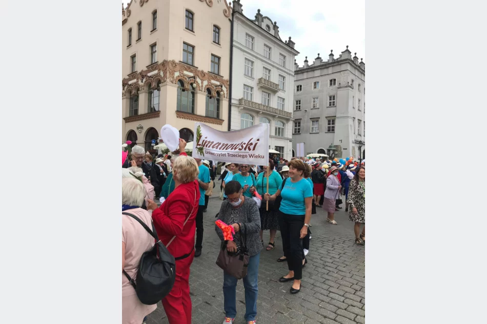  Członkowie Limanowskiego Uniwersytetu Trzeciego Wieku na VIII Międzynarodowych SENIORALIACH w Krakowie  - zdjęcie 5