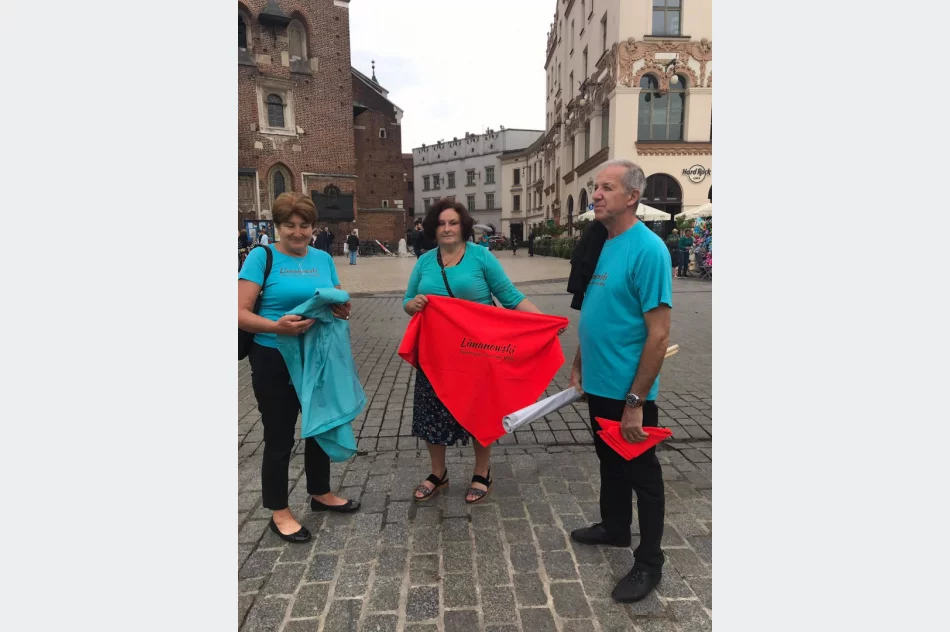  Członkowie Limanowskiego Uniwersytetu Trzeciego Wieku na VIII Międzynarodowych SENIORALIACH w Krakowie  - zdjęcie 9