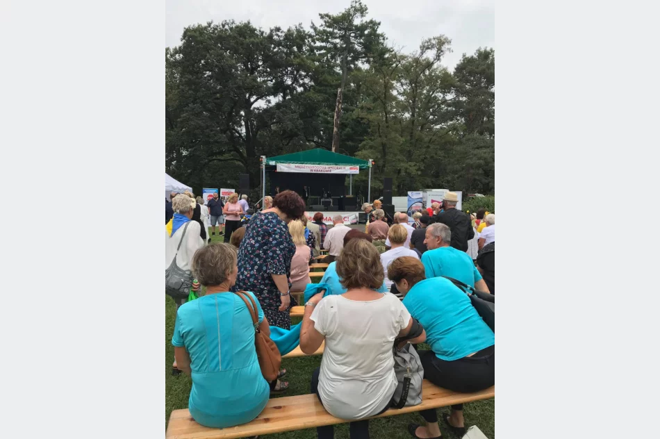  Członkowie Limanowskiego Uniwersytetu Trzeciego Wieku na VIII Międzynarodowych SENIORALIACH w Krakowie  - zdjęcie 10