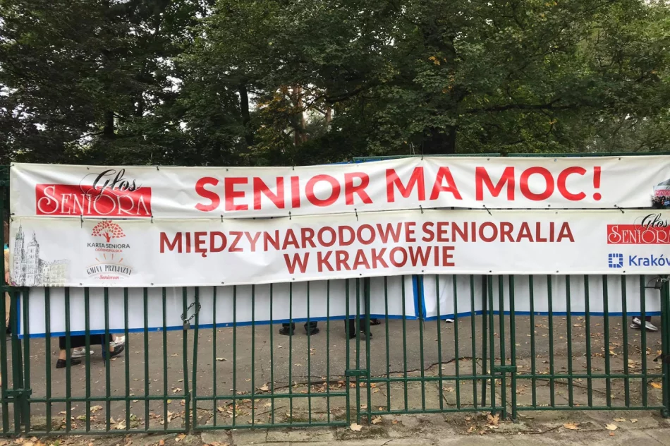  Członkowie Limanowskiego Uniwersytetu Trzeciego Wieku na VIII Międzynarodowych SENIORALIACH w Krakowie  - zdjęcie 14