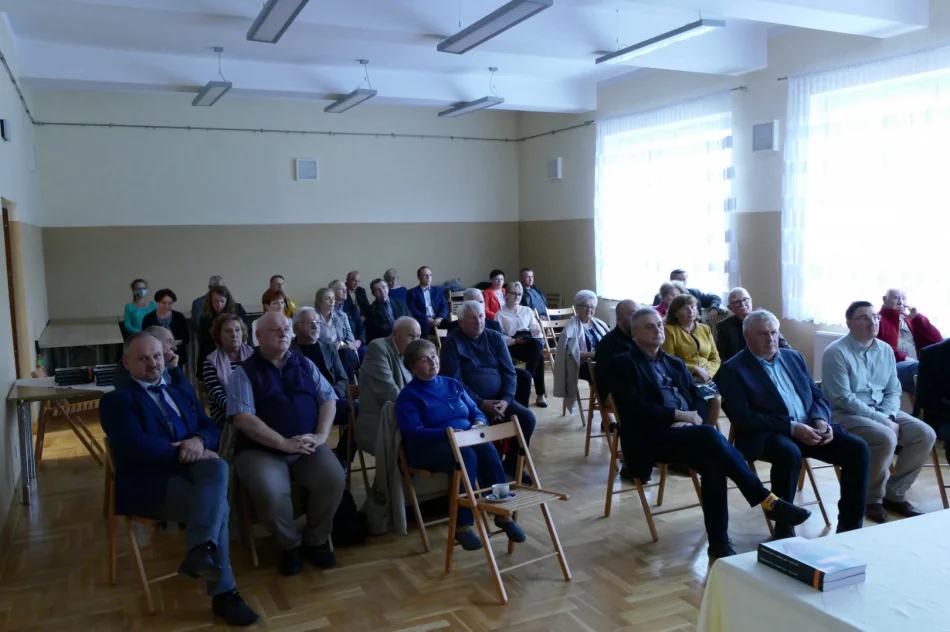 Spotkanie autorskie z prof. Andrzejem Kuligiem  - zdjęcie 4