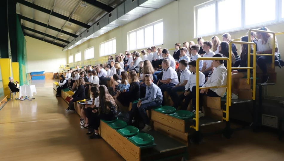 Szkoła Podstawowa w Mordarce uczciła 82. rocznicę wybuchu II wojny światowej - zdjęcie 1