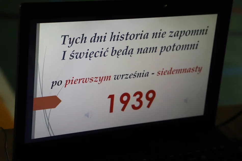 Szkoła Podstawowa w Mordarce uczciła 82. rocznicę wybuchu II wojny światowej - zdjęcie 5