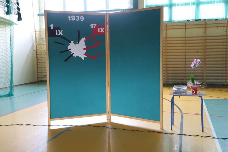 Szkoła Podstawowa w Mordarce uczciła 82. rocznicę wybuchu II wojny światowej - zdjęcie 7