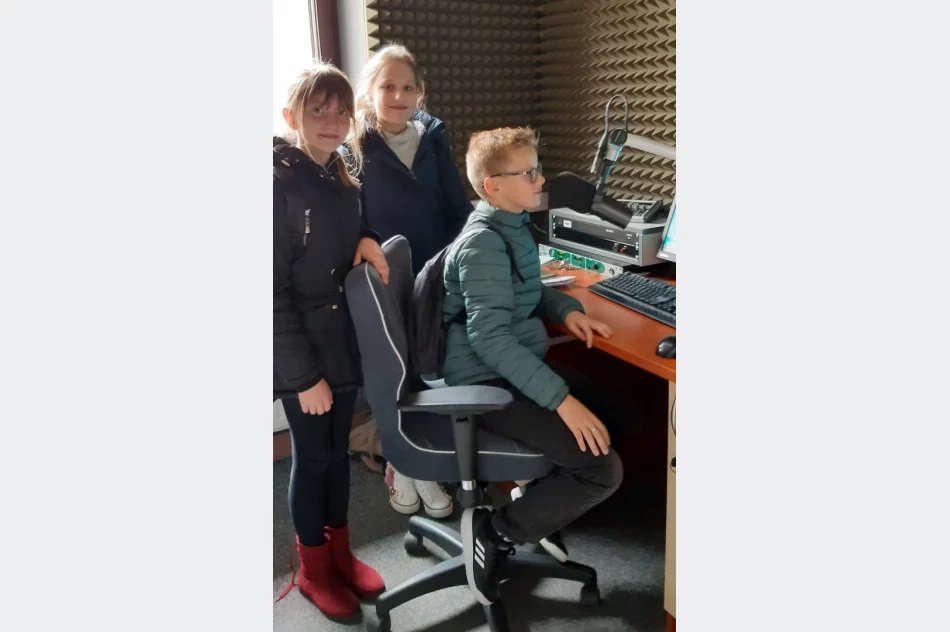  Uczniowie Zespołu Szkolno-Przedszkolnego nr 4 w Limanowej w studiu radiowym RMF Maxxx - zdjęcie 2