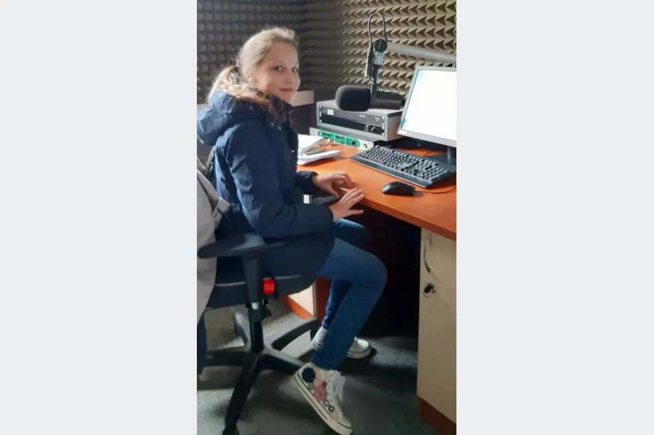  Uczniowie Zespołu Szkolno-Przedszkolnego nr 4 w Limanowej w studiu radiowym RMF Maxxx - zdjęcie 4