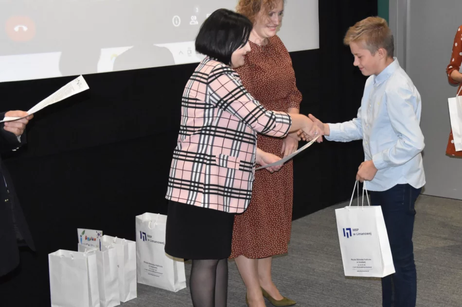 W MBP w Limanowej podsumowano polsko-słowacki konkurs plastyczny - zdjęcie 6