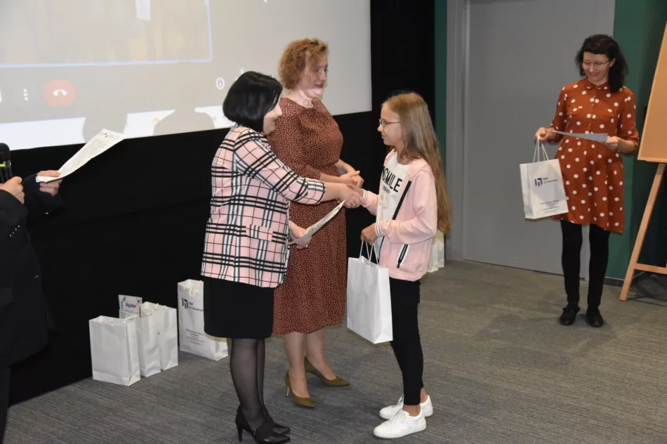 W MBP w Limanowej podsumowano polsko-słowacki konkurs plastyczny - zdjęcie 7