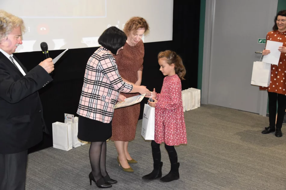 W MBP w Limanowej podsumowano polsko-słowacki konkurs plastyczny - zdjęcie 9