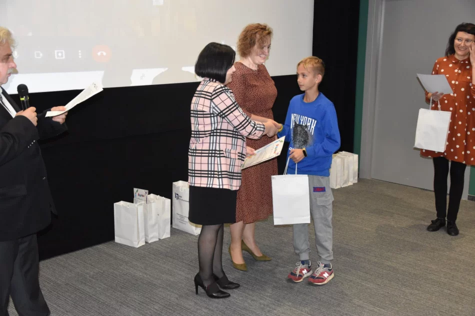 W MBP w Limanowej podsumowano polsko-słowacki konkurs plastyczny - zdjęcie 10