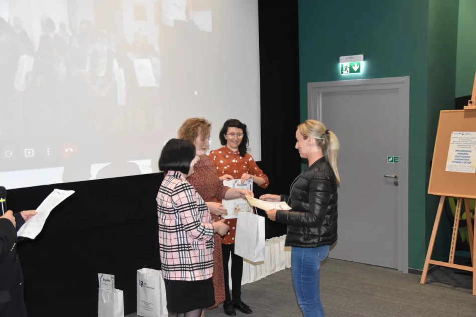 W MBP w Limanowej podsumowano polsko-słowacki konkurs plastyczny - zdjęcie 14