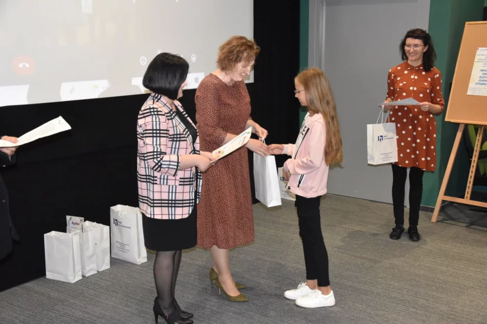 W MBP w Limanowej podsumowano polsko-słowacki konkurs plastyczny - zdjęcie 19