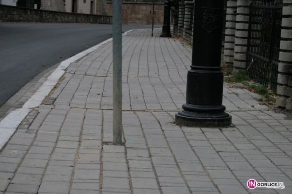 Slalomem po chodniku - zdjęcie 2