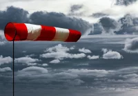 Ostrzeżenie! Uwaga - czeka nas noc z silnym wiatrem - zdjęcie główne