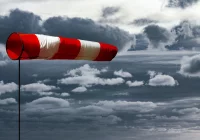 Silny wiatr w porywach do 80km/h - zdjęcie główne