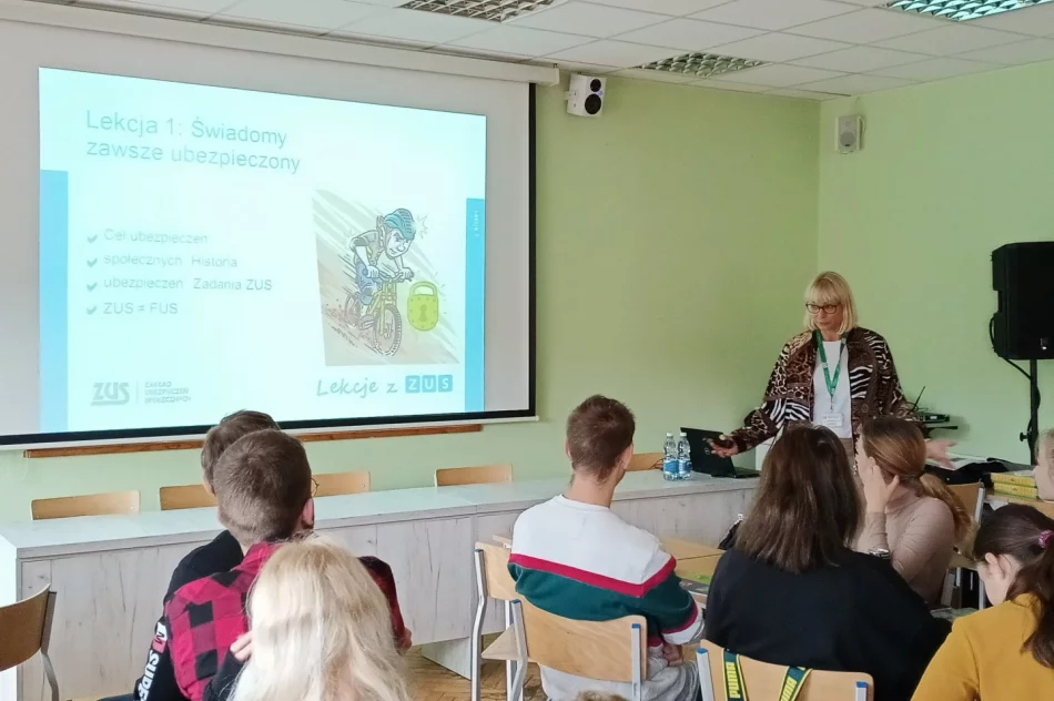 Uczniowie na "lekcjach z ZUS" - zdjęcie 4