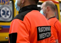 Kraków: Rzecznik policji: stan chłopca, który wypadł przez okno, jest dobry - zdjęcie główne