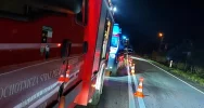 Zderzenie na "krajówce", dwie osoby trafiły do szpitala - zdjęcie 3