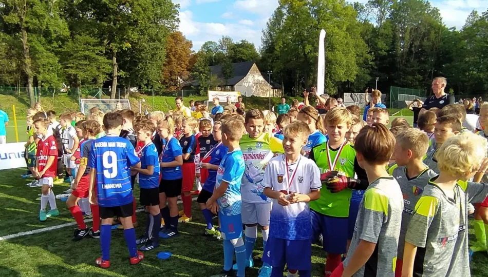 Festiwal piłkarski w Słopnicach. Podążają „Śladami Orłów Górskiego”. - zdjęcie 1