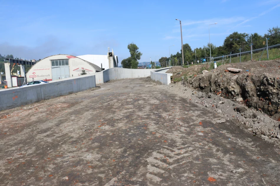 Trwa budowa łącznika ul. Witosa i Fabrycznej oraz przebudowa ul. Fabrycznej - zdjęcie 6