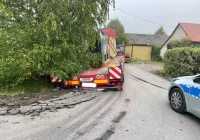 Wjechał do rowu i zniszczył drogę - ukarano go mandatem - zdjęcie główne