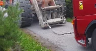 Wjechał do rowu i zniszczył drogę - ukarano go mandatem - zdjęcie 3