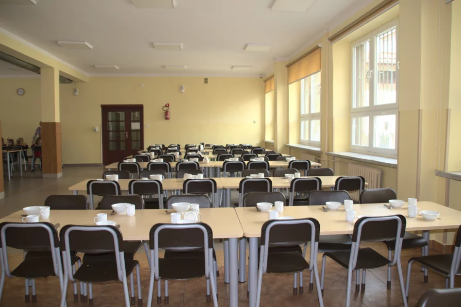 Wyremontowano stołówkę i doposażono szkolną kuchnię - zdjęcie 3