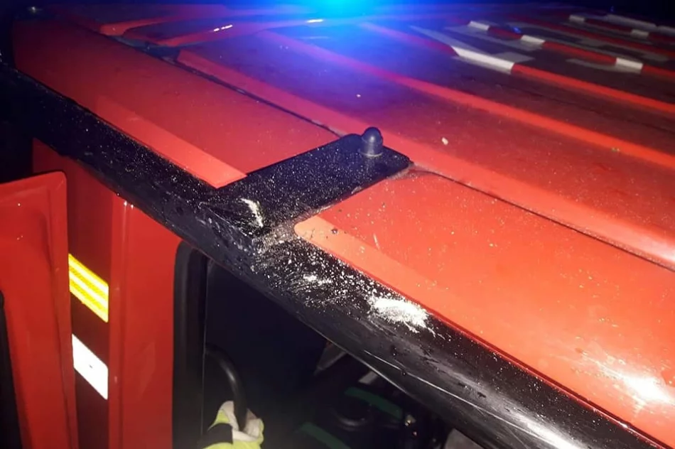 Strażacy podczas interwencji na osiedlu romskim obrzuceni kamieniami - zdjęcie 5