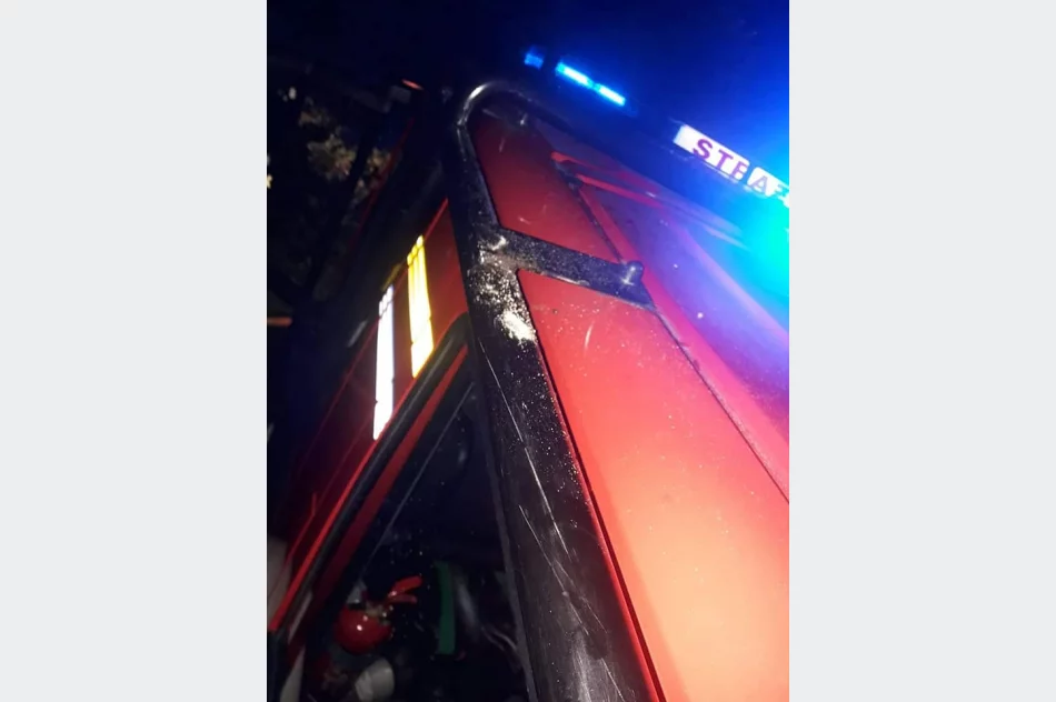 Strażacy podczas interwencji na osiedlu romskim obrzuceni kamieniami - zdjęcie 8