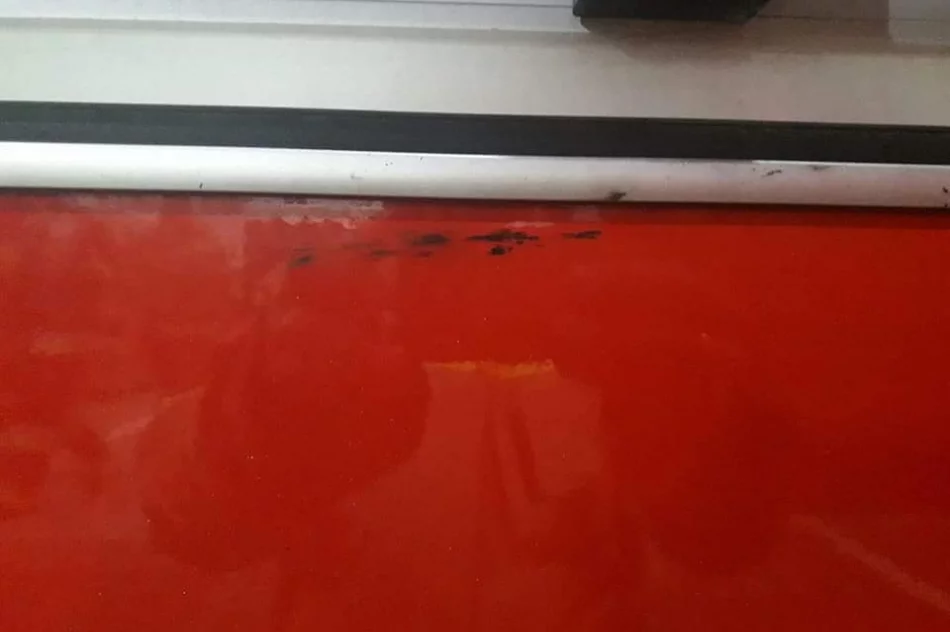 Strażacy podczas interwencji na osiedlu romskim obrzuceni kamieniami - zdjęcie 9