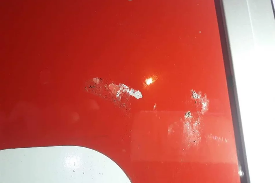 Strażacy podczas interwencji na osiedlu romskim obrzuceni kamieniami - zdjęcie 14