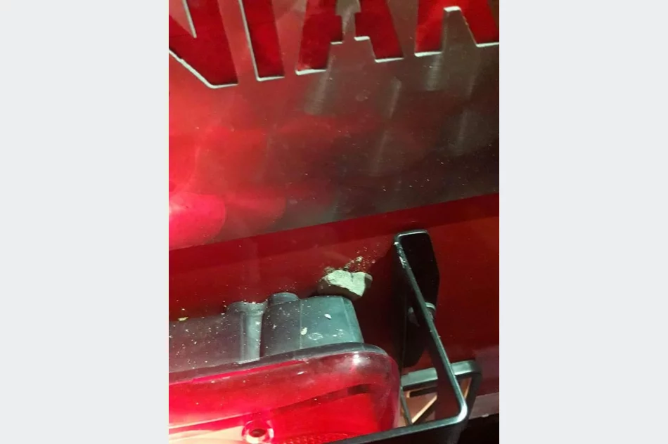 Strażacy podczas interwencji na osiedlu romskim obrzuceni kamieniami - zdjęcie 15