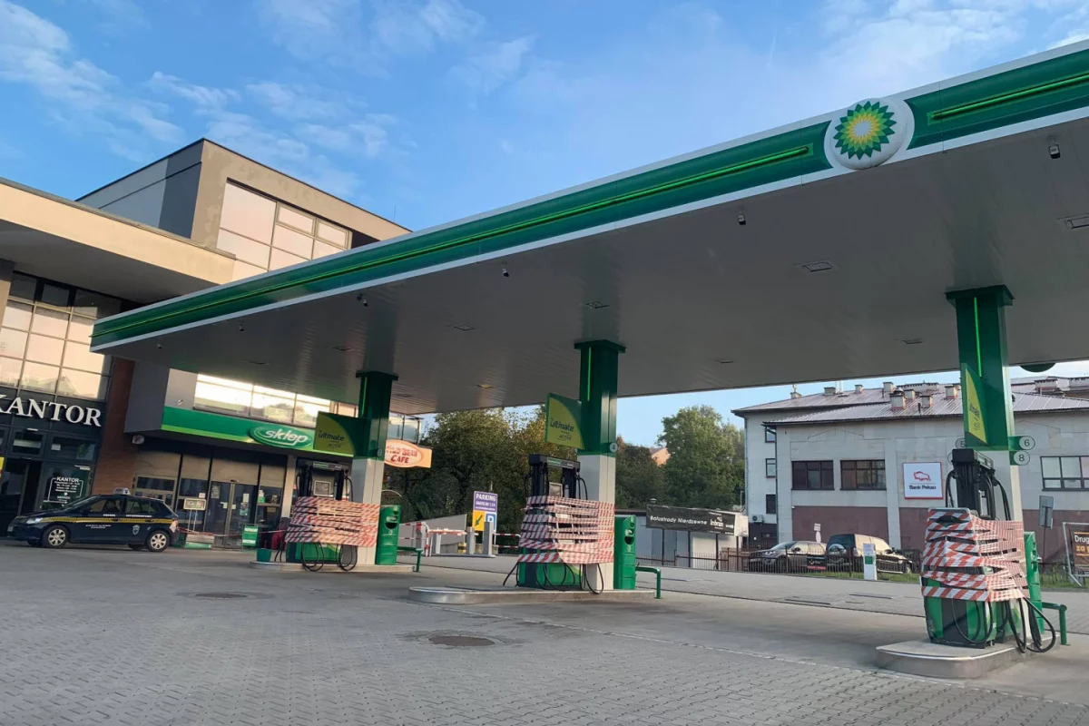 Koniec stacji BP w Limanowej, wchodzi nowa marka