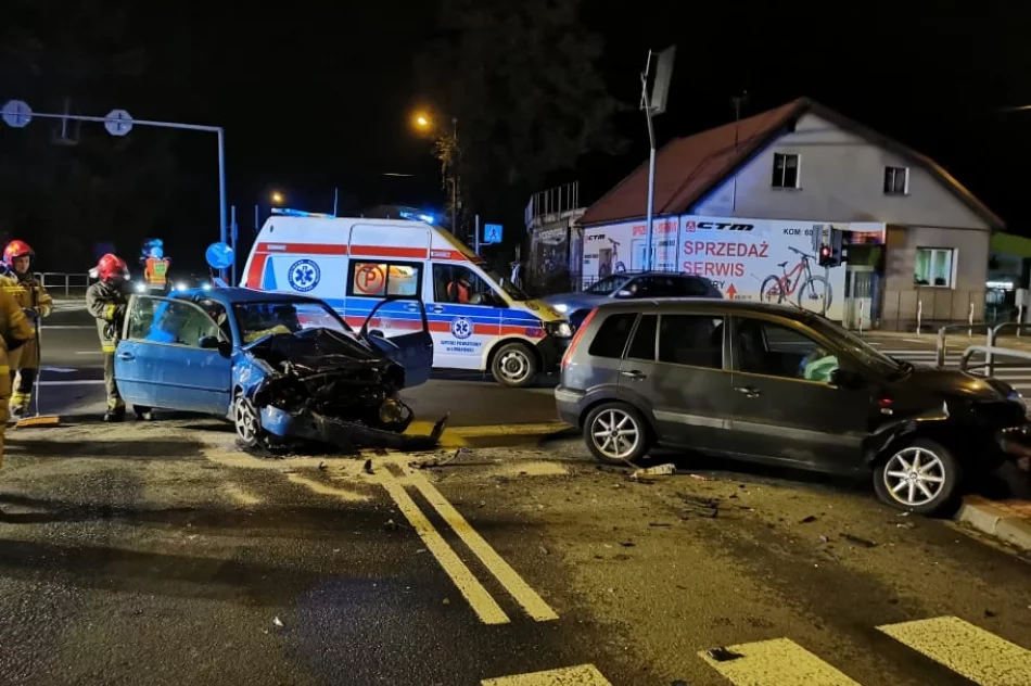 Groźnie wyglądająca kolizja na skrzyżowaniu - zdjęcie 5