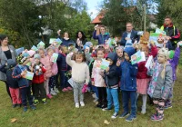 Dąb symbolizujący działania dla ochrony środowiska i klimatu posadzono w Parku Miejskim - zdjęcie główne