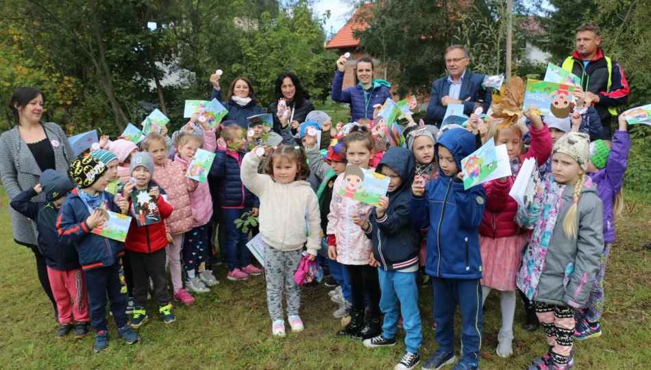 Dąb symbolizujący działania dla ochrony środowiska i klimatu posadzono w Parku Miejskim - zdjęcie 1