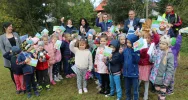 Dąb symbolizujący działania dla ochrony środowiska i klimatu posadzono w Parku Miejskim - zdjęcie 2