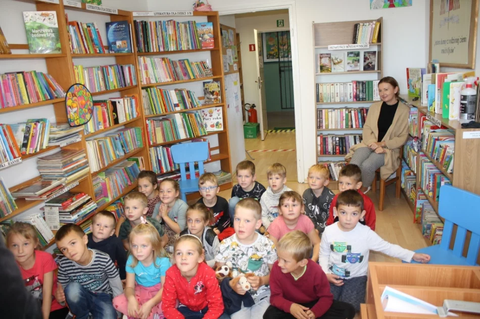 Dzień głośnego czytania w bibliotekach - zdjęcie 2