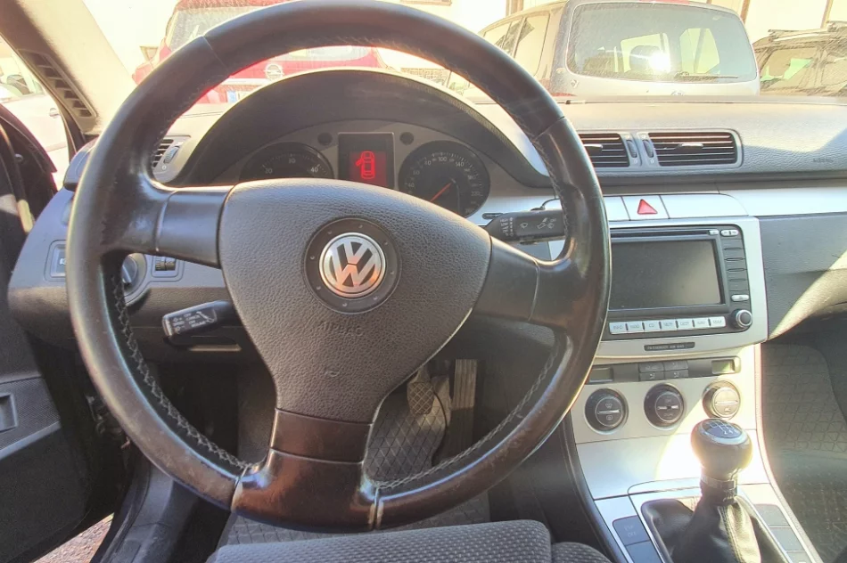 Urzędnicy sprzedają Passata. Cena wywoławcza - 6 tys. zł - zdjęcie 2