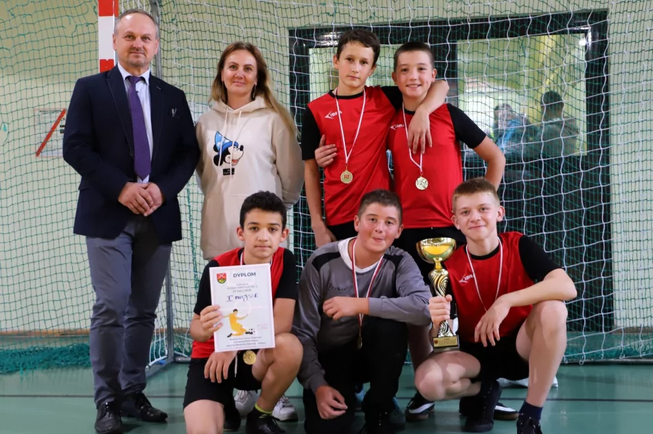 Znamy mistrzów gminy Limanowa w piłce halowej młodzieży szkolnej - zdjęcie 3
